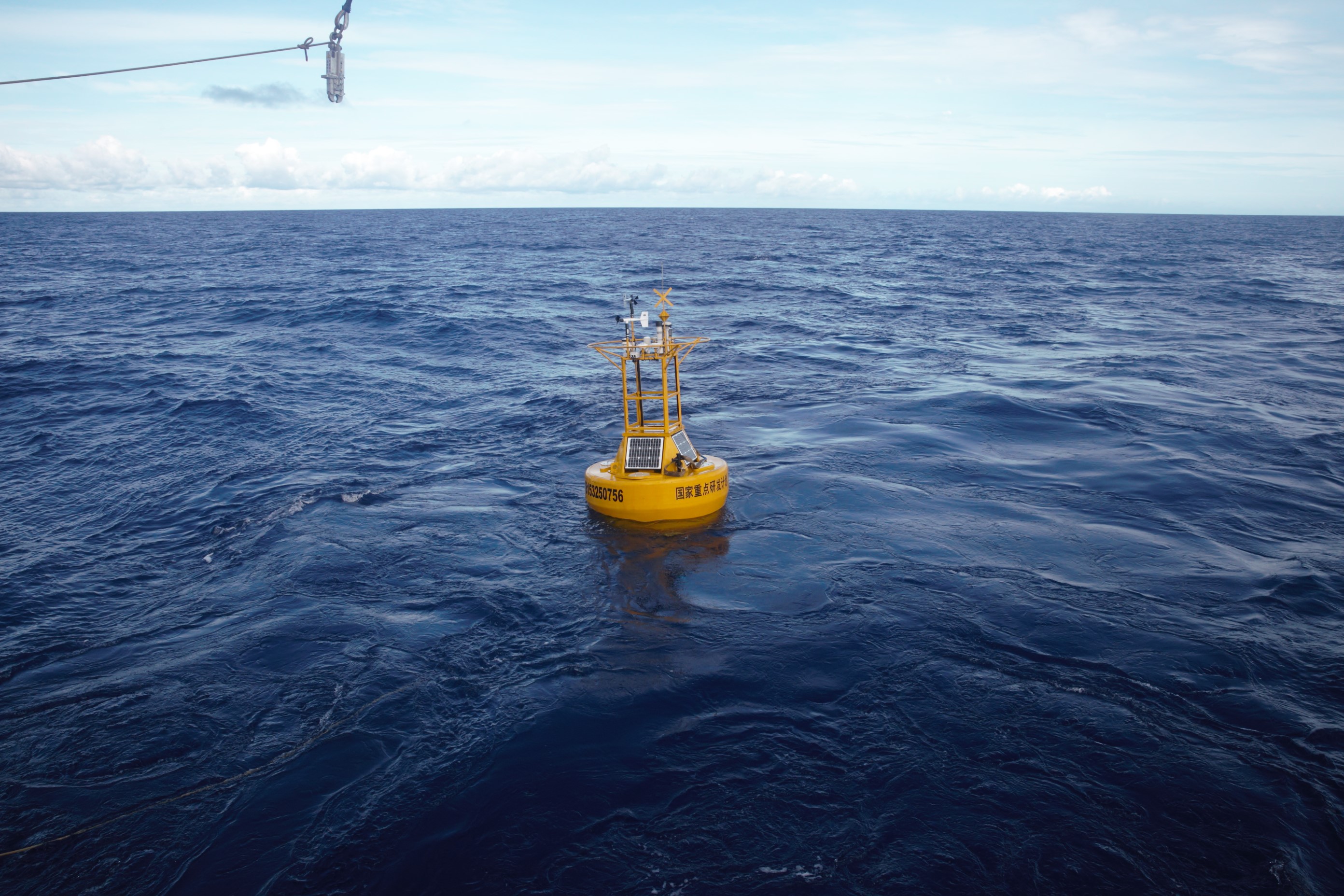 海仪所参与研发的首套国产化海气界面观测浮标走向深蓝